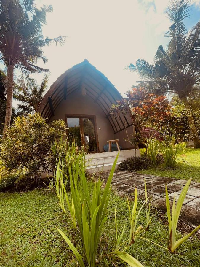 Apit Lawang Villas & Resto Batununggul Eksteriør bilde