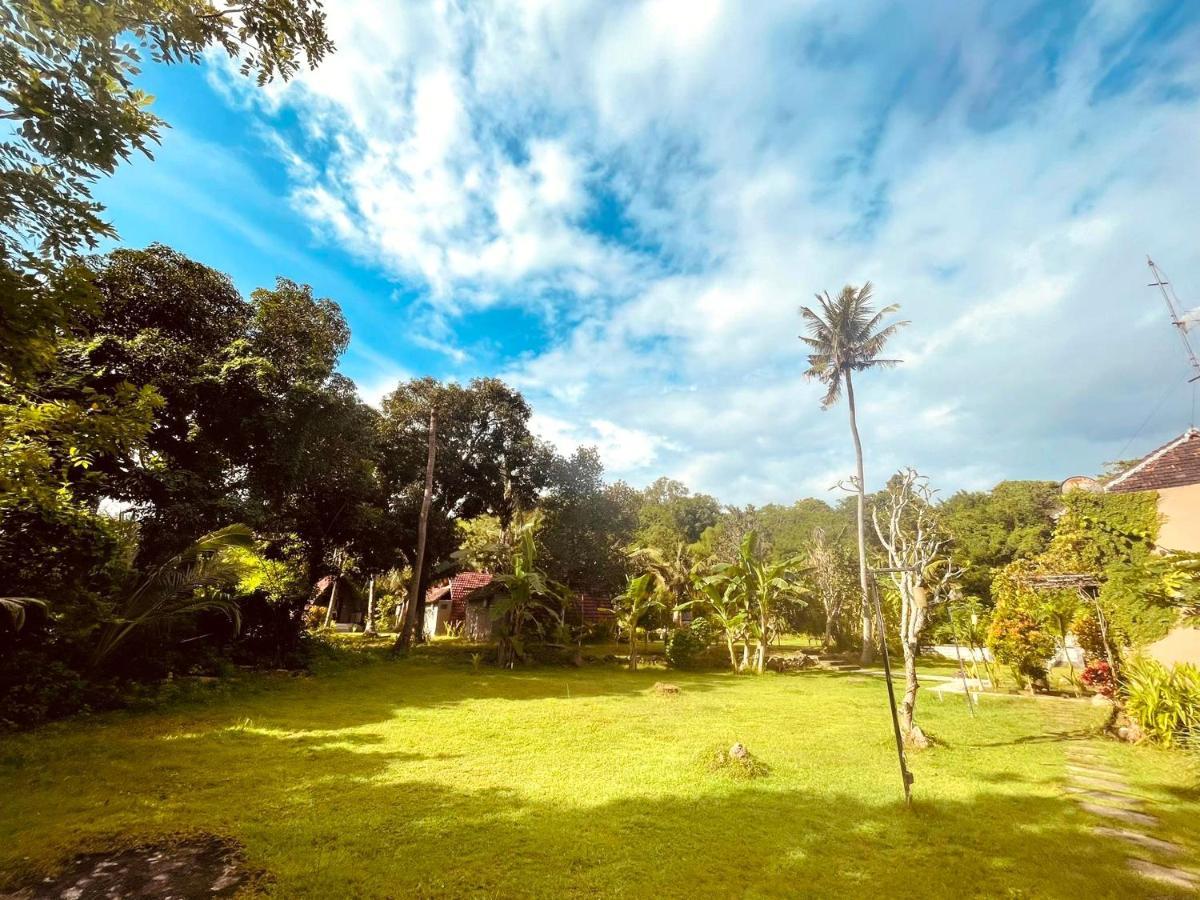 Apit Lawang Villas & Resto Batununggul Eksteriør bilde