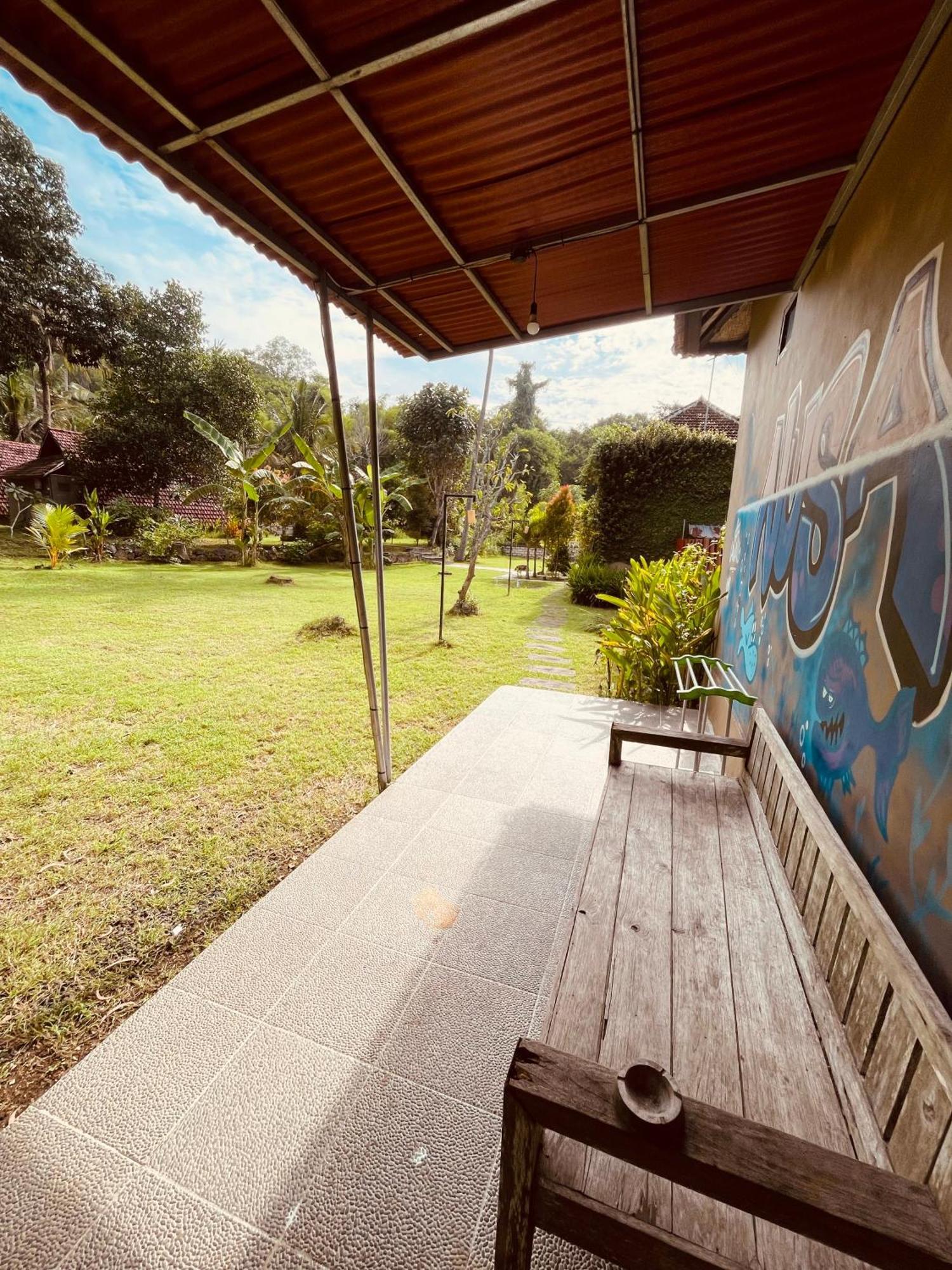 Apit Lawang Villas & Resto Batununggul Eksteriør bilde