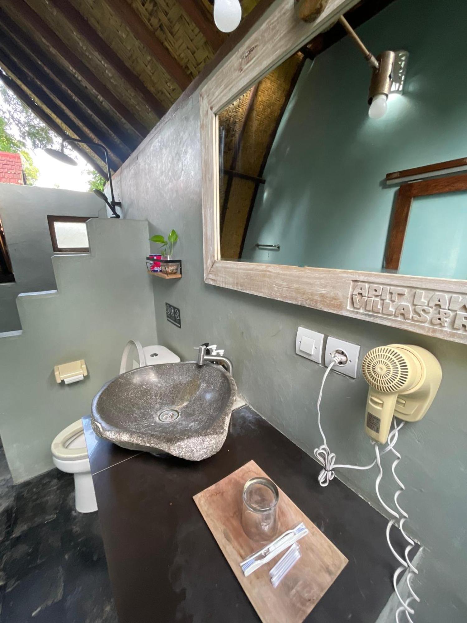 Apit Lawang Villas & Resto Batununggul Eksteriør bilde